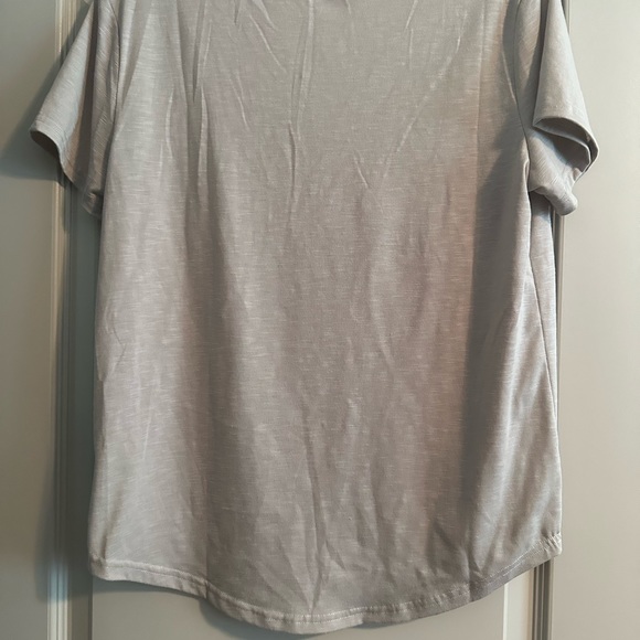 NWOT Gray Short Sleeve Pocket T Shirt Size Small - Picture 2 of 2